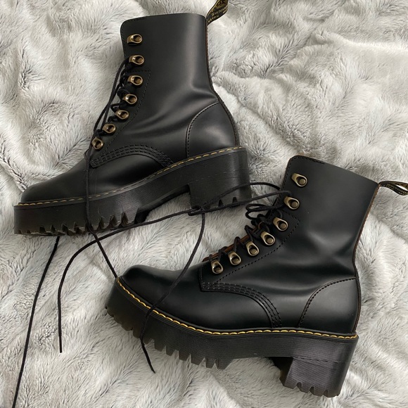 Dr. Martens Shoes - Doc martens EUC
